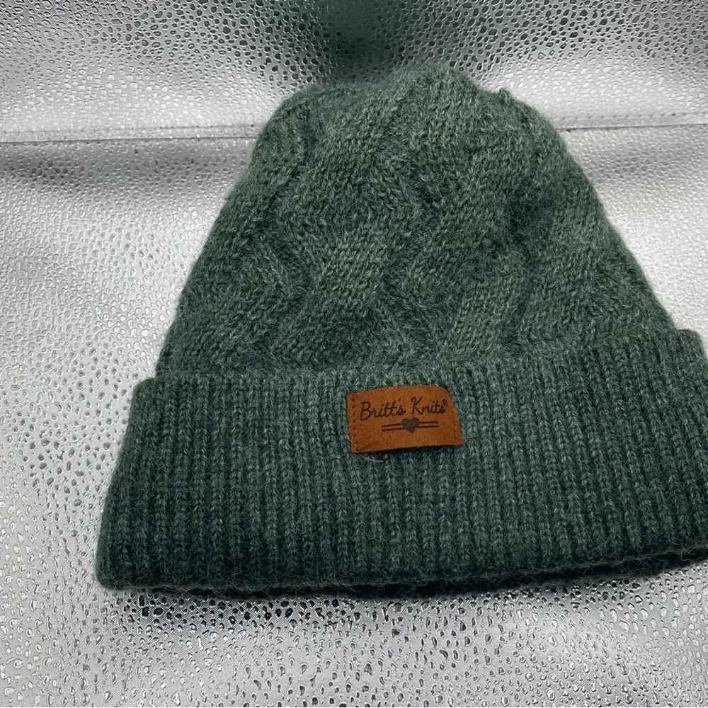 Mainstay Women’s Unique Weave Fuzzy Plush Pom Knit‎ Hat Green